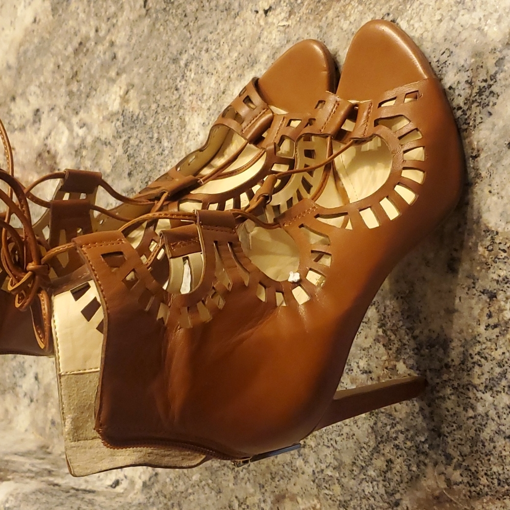 BCBG Carnival heel Sz 6.5
